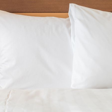 Holiday Inn Express Waikiki By Ihg Гонолулу Экстерьер фото