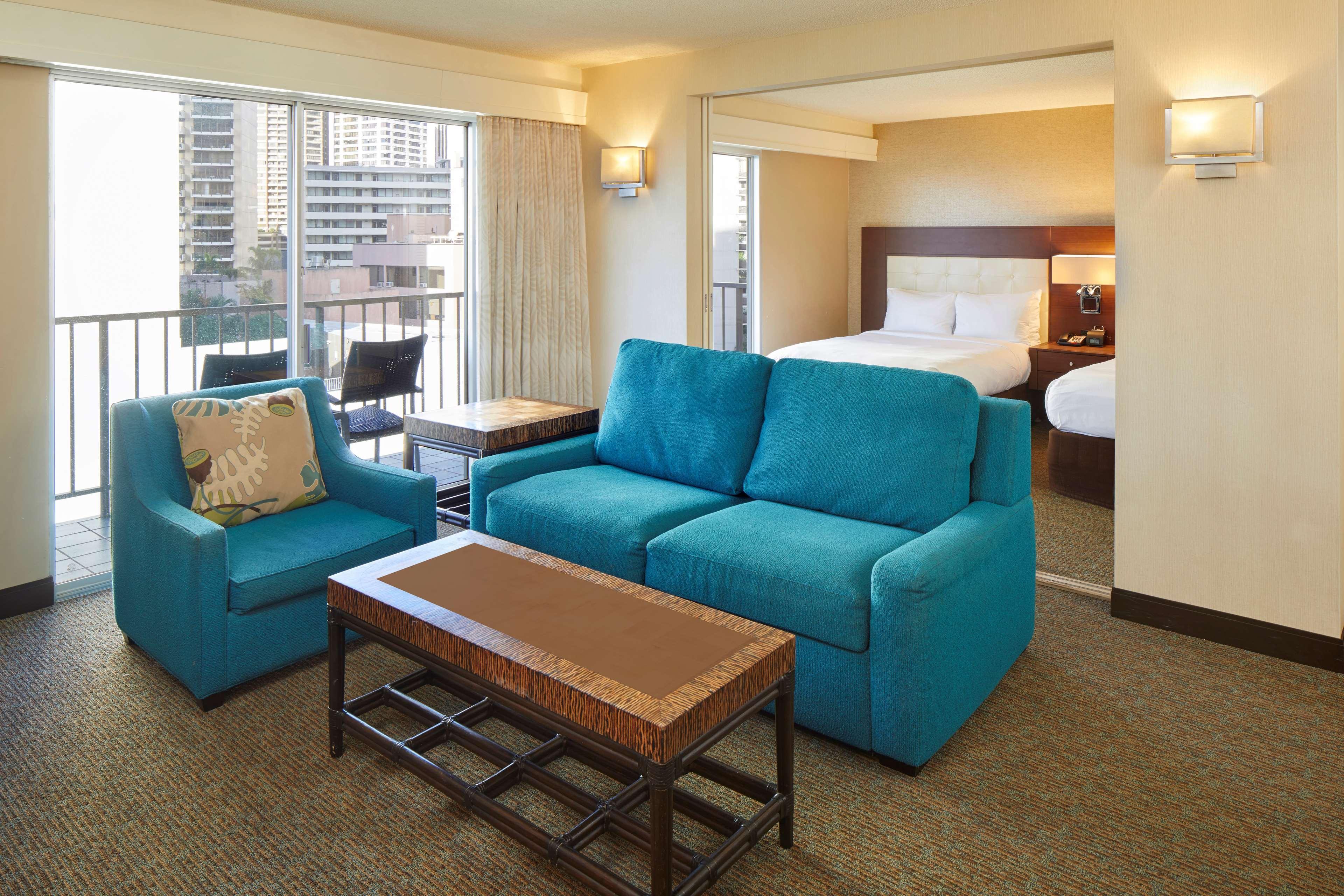 Holiday Inn Express Waikiki By Ihg Гонолулу Экстерьер фото