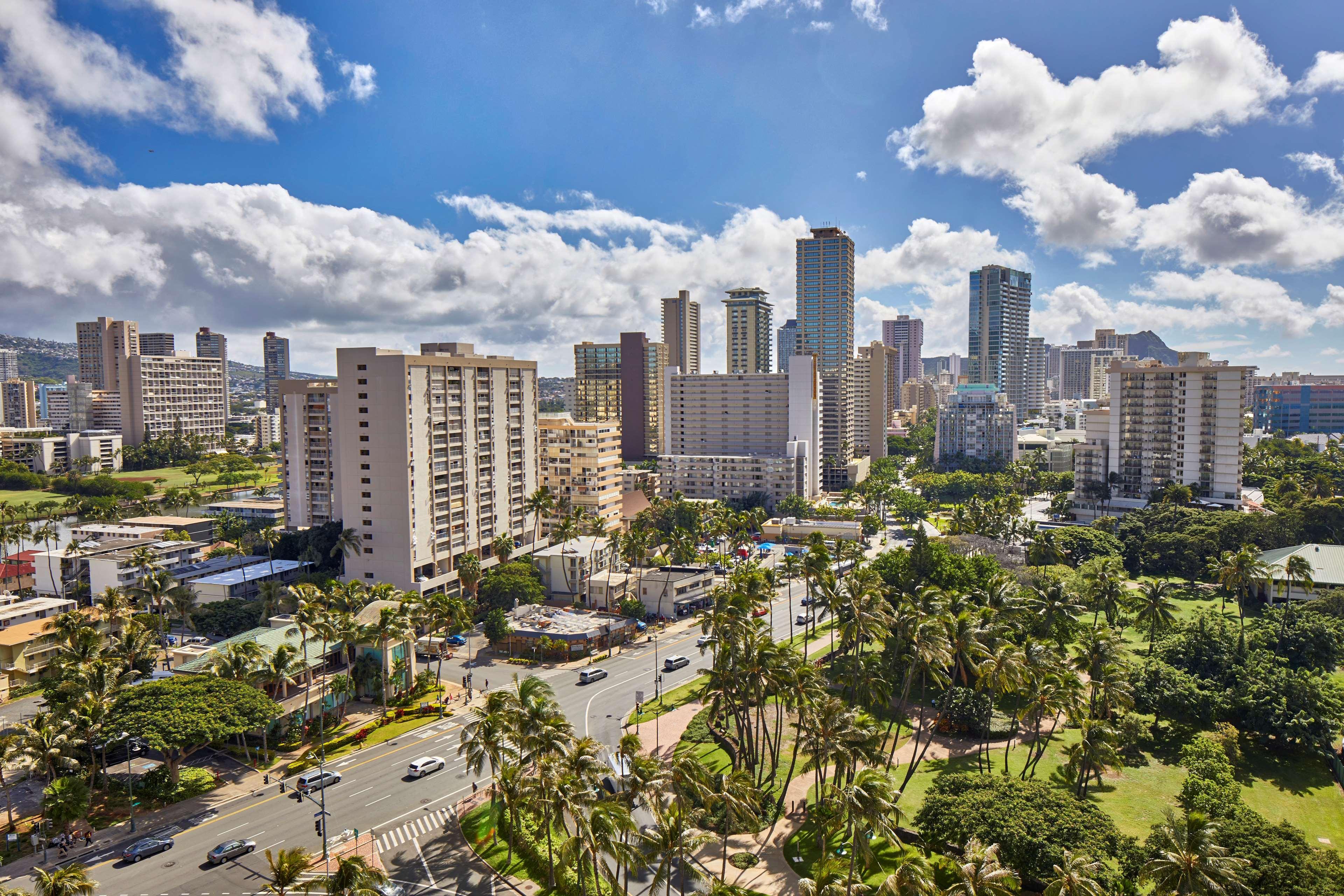 Holiday Inn Express Waikiki By Ihg Гонолулу Экстерьер фото