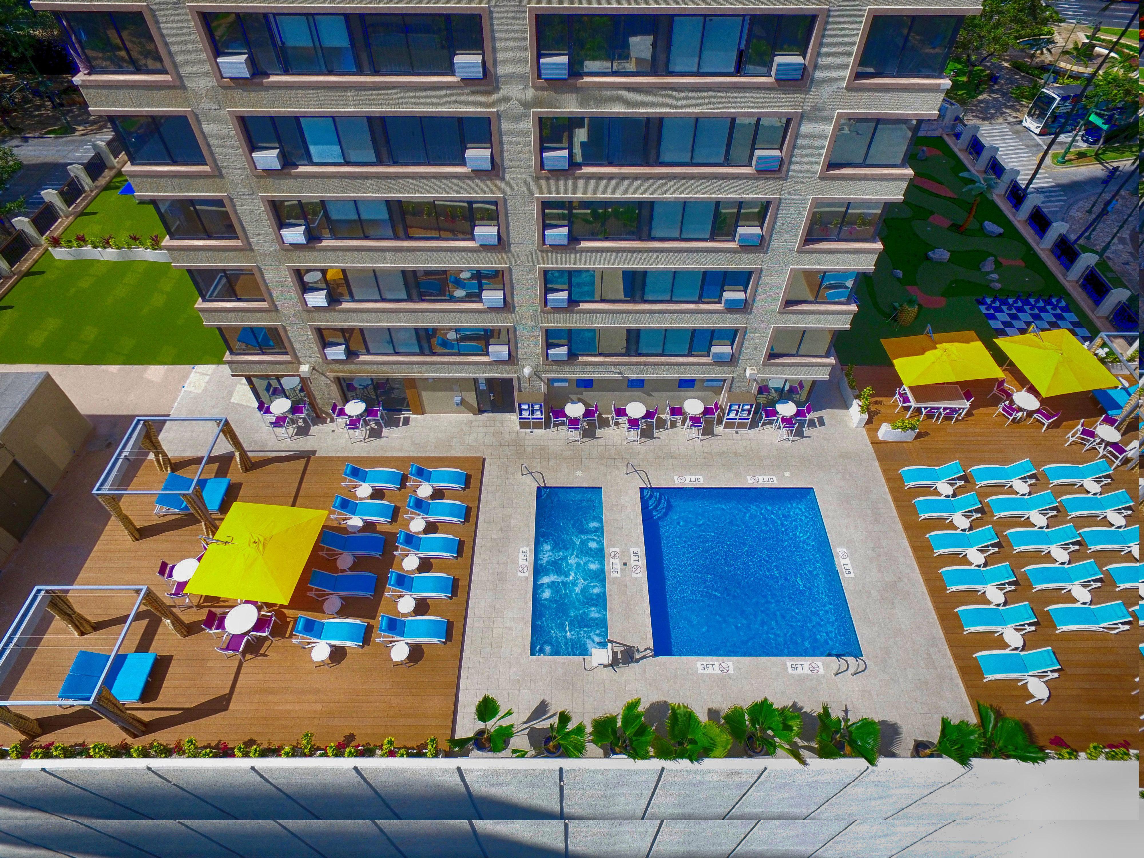 Holiday Inn Express Waikiki By Ihg Гонолулу Экстерьер фото