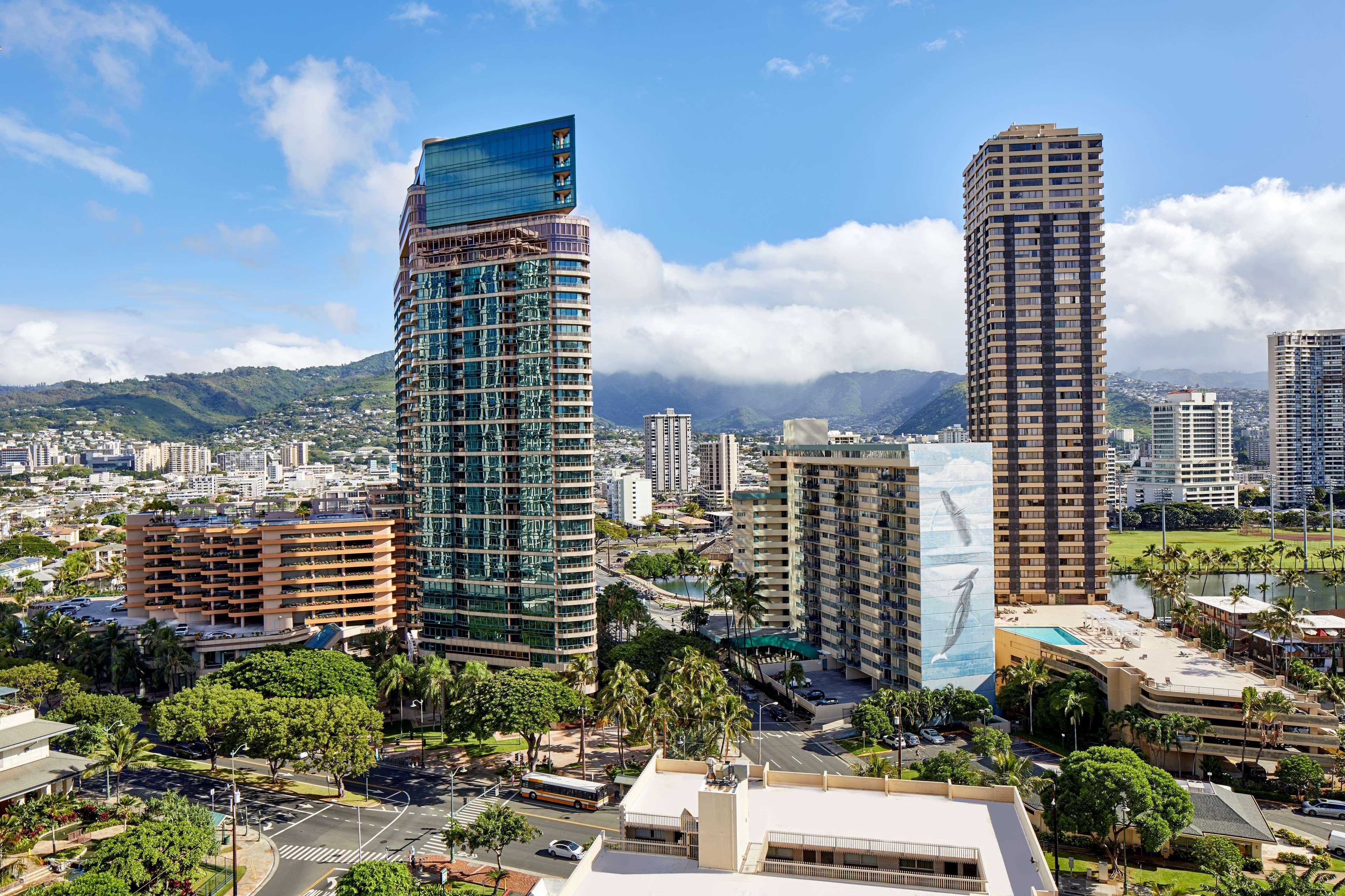 Holiday Inn Express Waikiki By Ihg Гонолулу Экстерьер фото