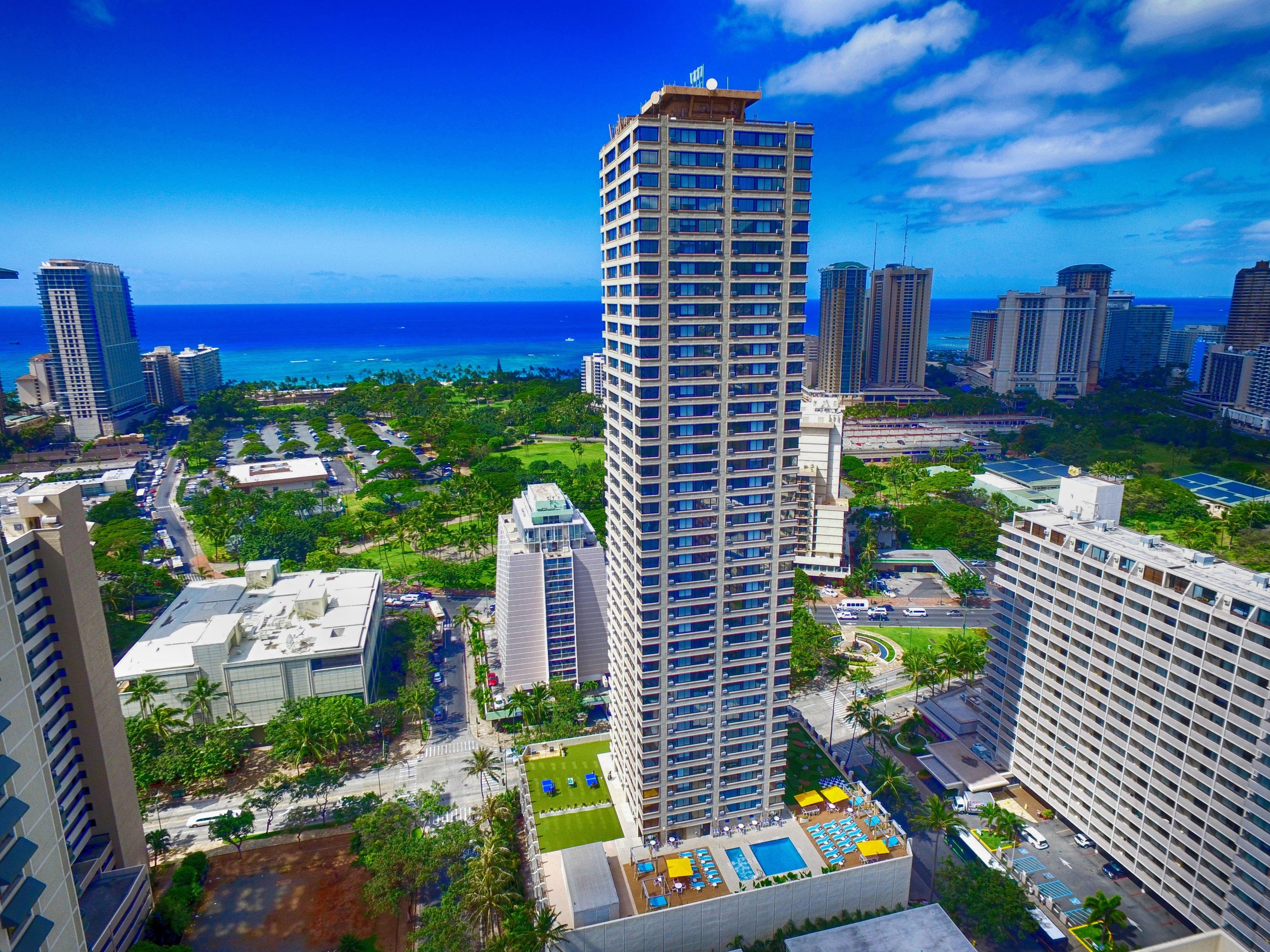 Holiday Inn Express Waikiki By Ihg Гонолулу Экстерьер фото