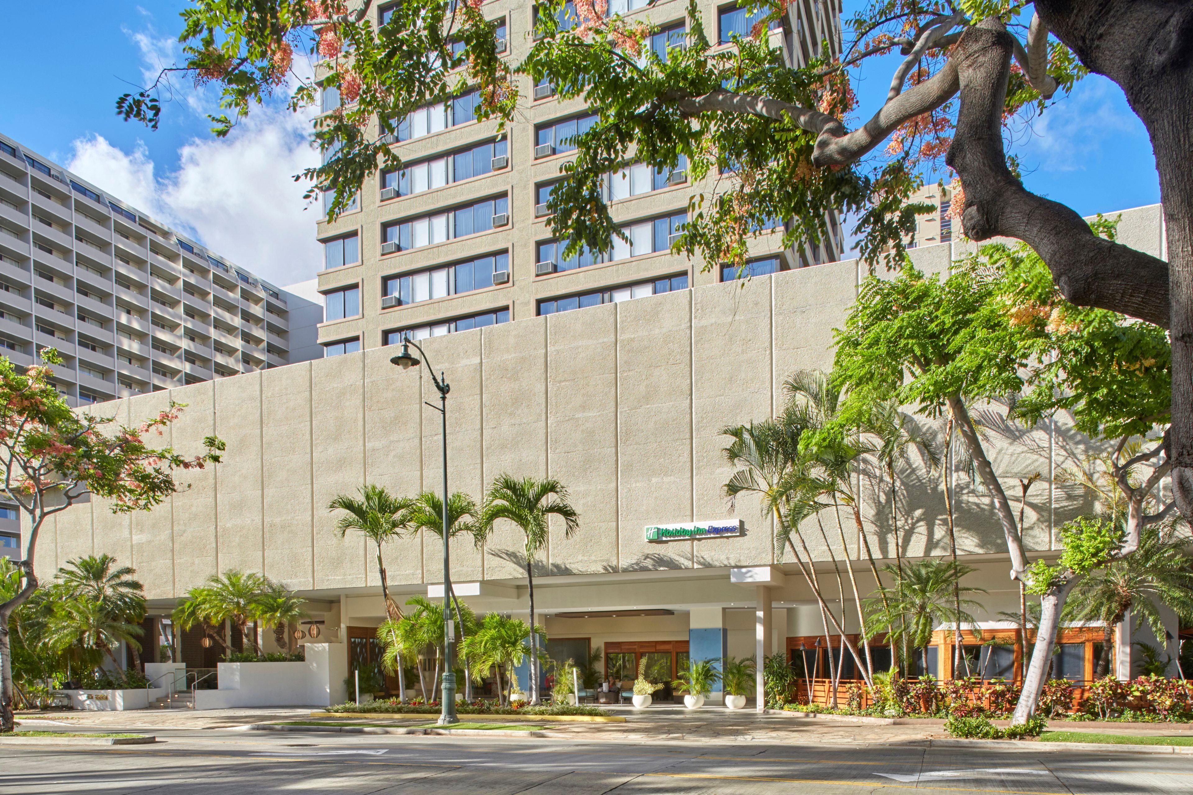 Holiday Inn Express Waikiki By Ihg Гонолулу Экстерьер фото