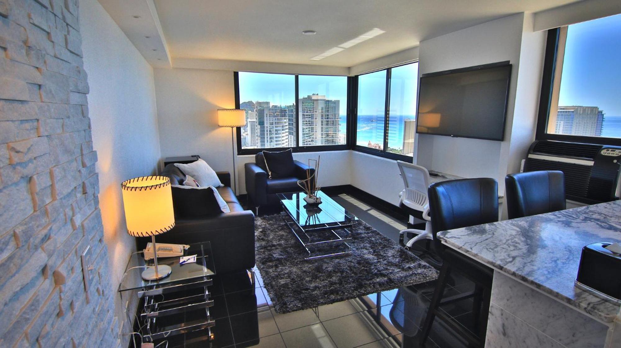 Holiday Inn Express Waikiki By Ihg Гонолулу Экстерьер фото