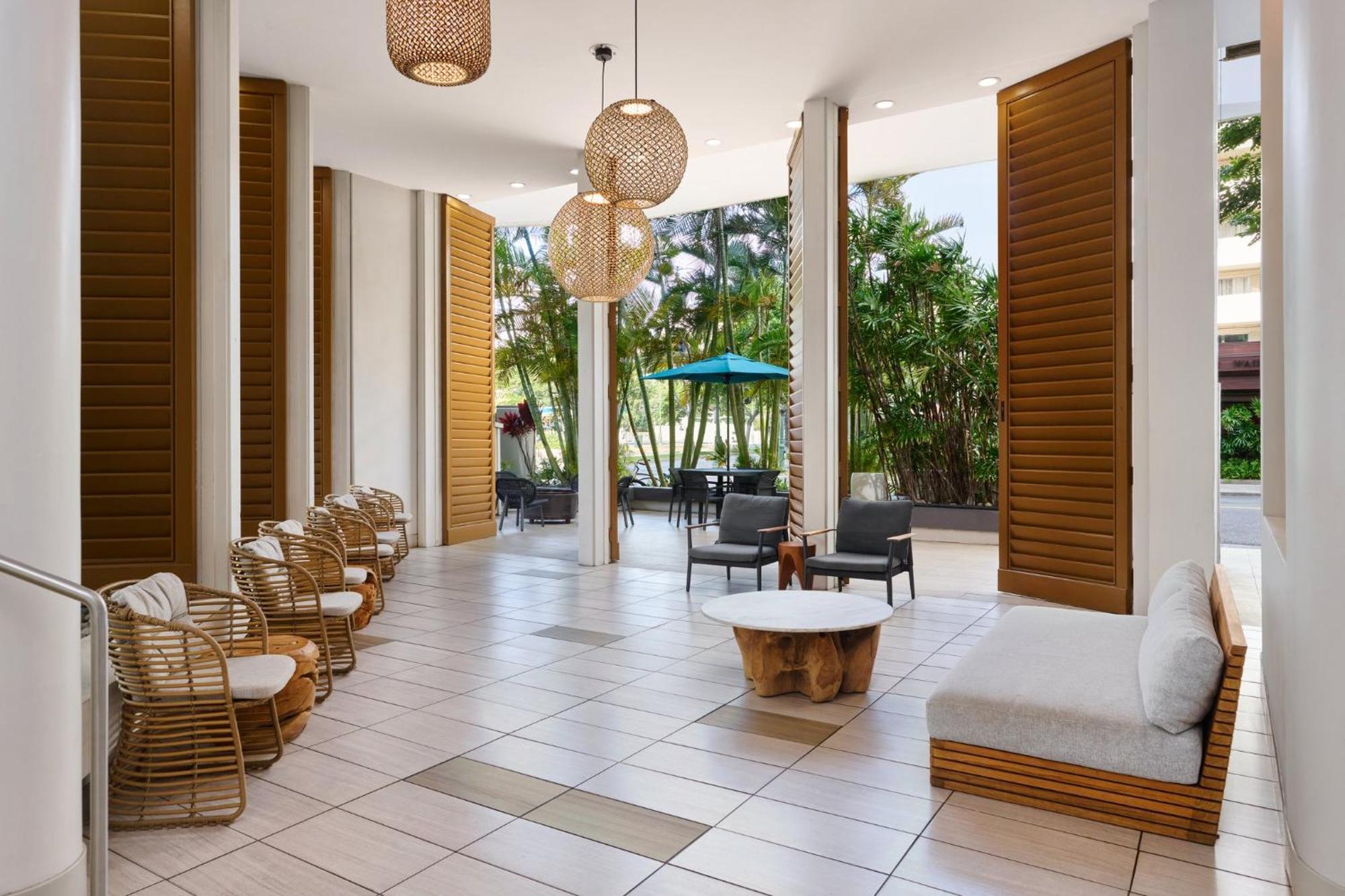 Holiday Inn Express Waikiki By Ihg Гонолулу Экстерьер фото