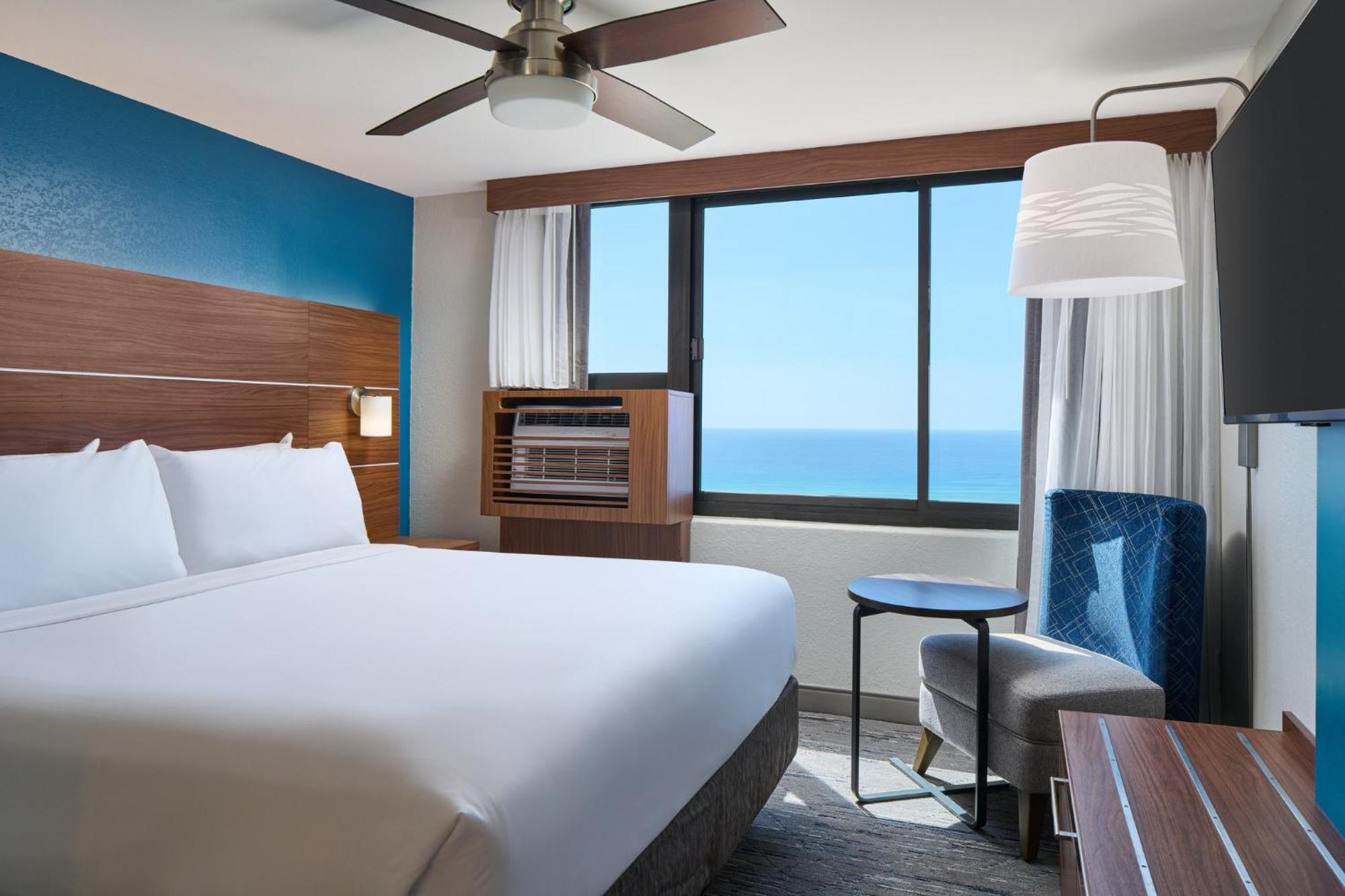 Holiday Inn Express Waikiki By Ihg Гонолулу Экстерьер фото