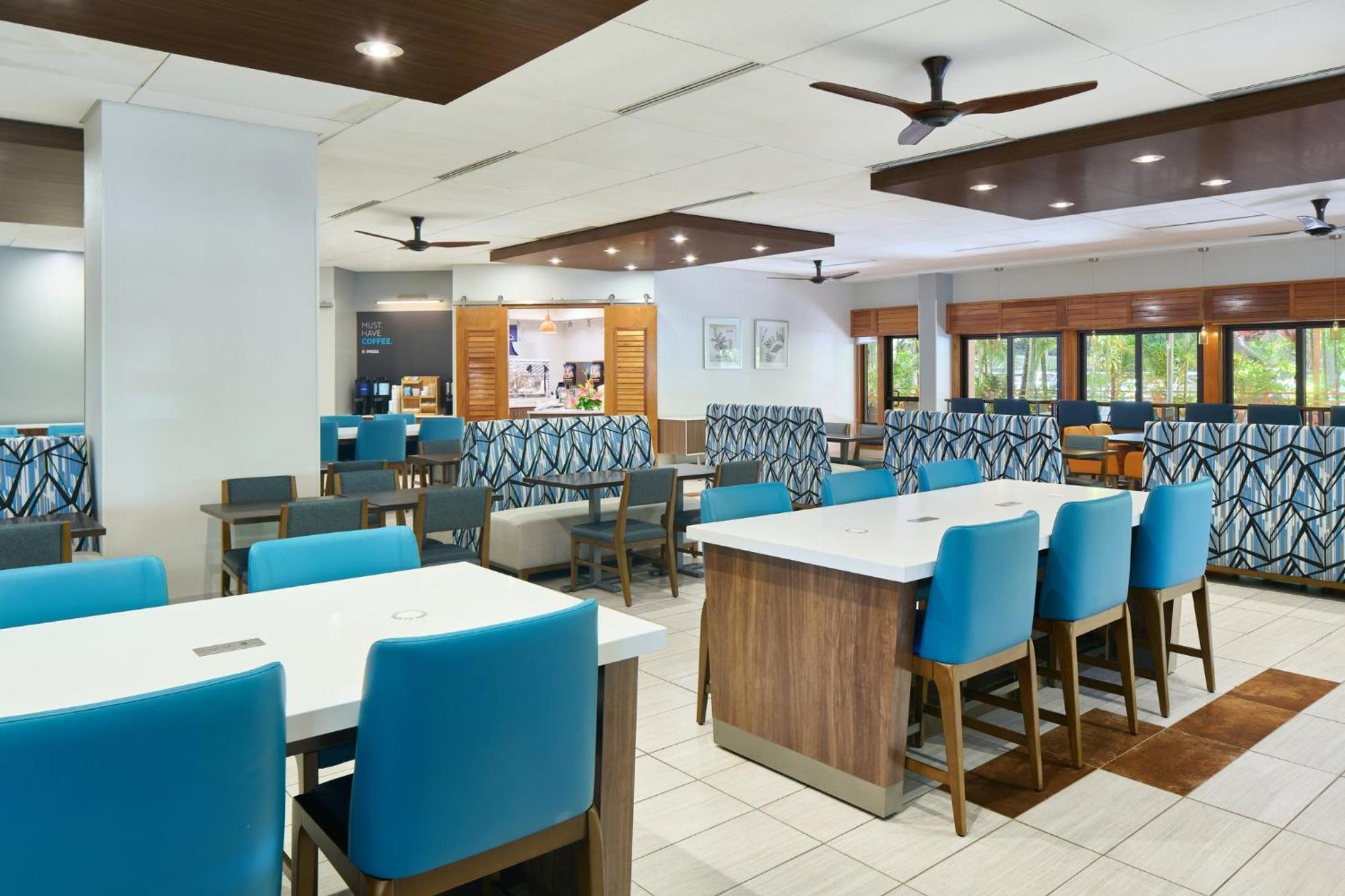 Holiday Inn Express Waikiki By Ihg Гонолулу Экстерьер фото