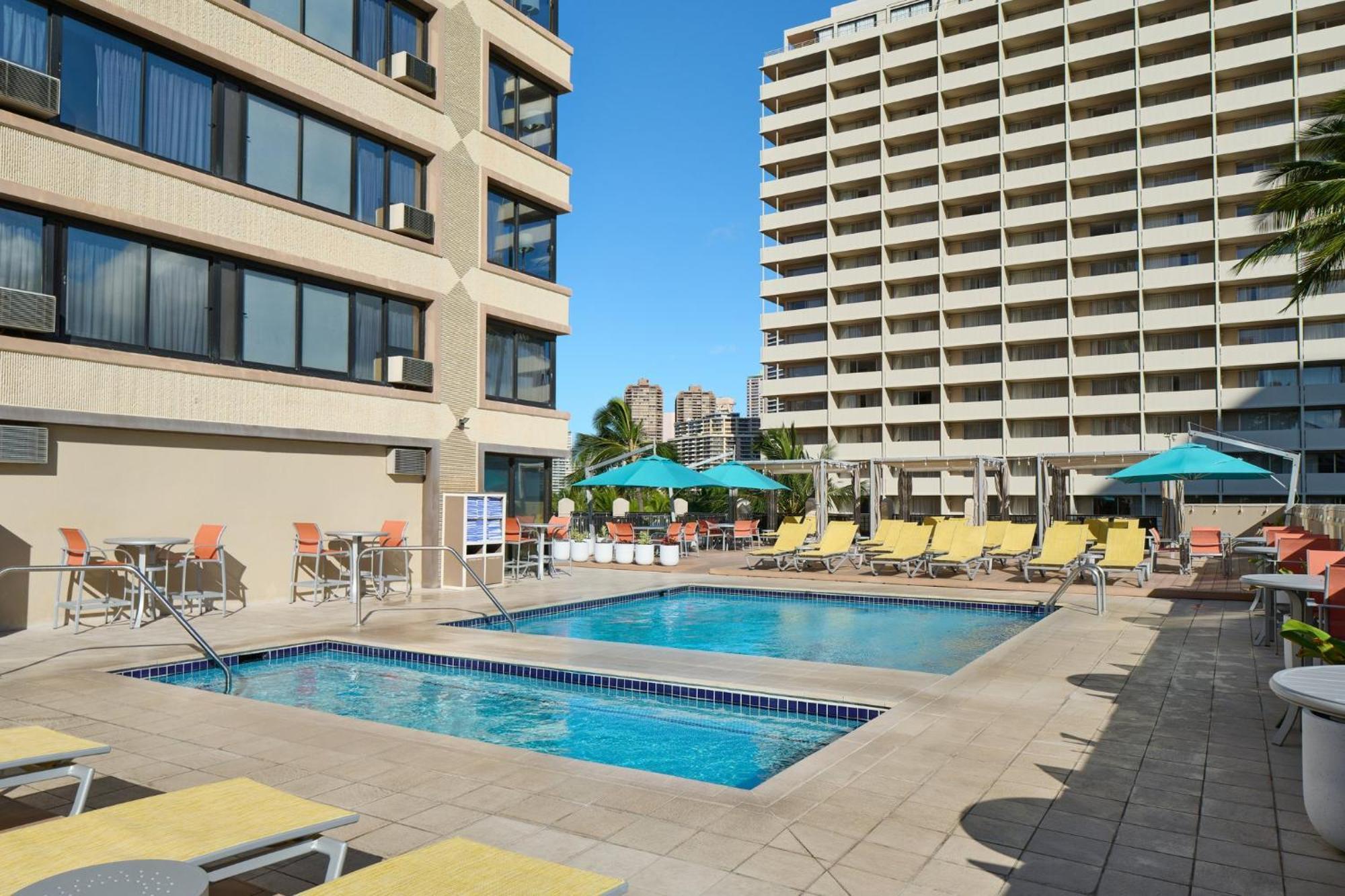 Holiday Inn Express Waikiki By Ihg Гонолулу Экстерьер фото